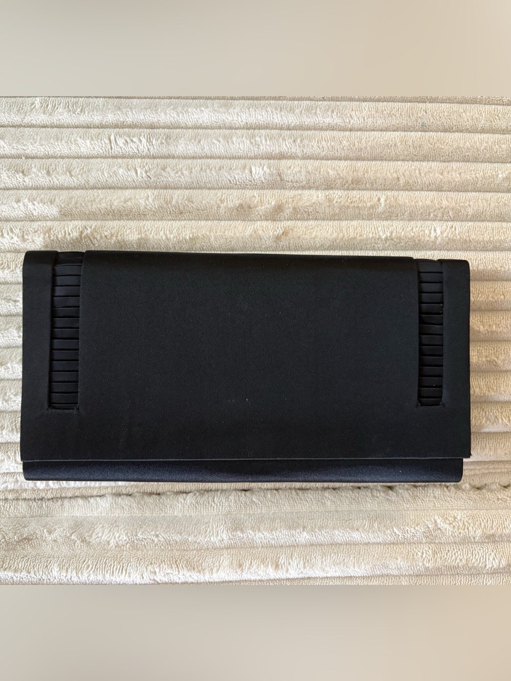 🎾Sleek Black Satin Clutch